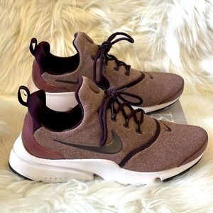 Nike - Size 8 - Fuchsia Pink